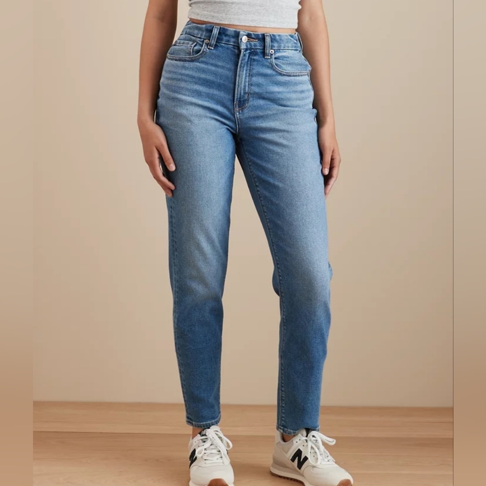 4 American Eagle Medium Wash Whiskered Mom Jeans